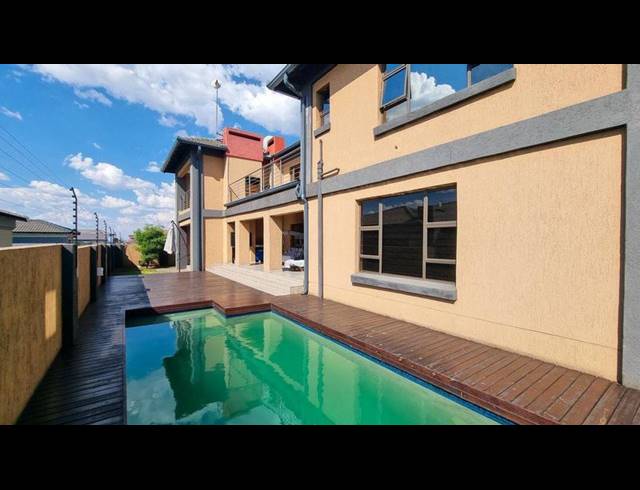 5 BEDROOM HOUSE FOR SALE IN AERORAND